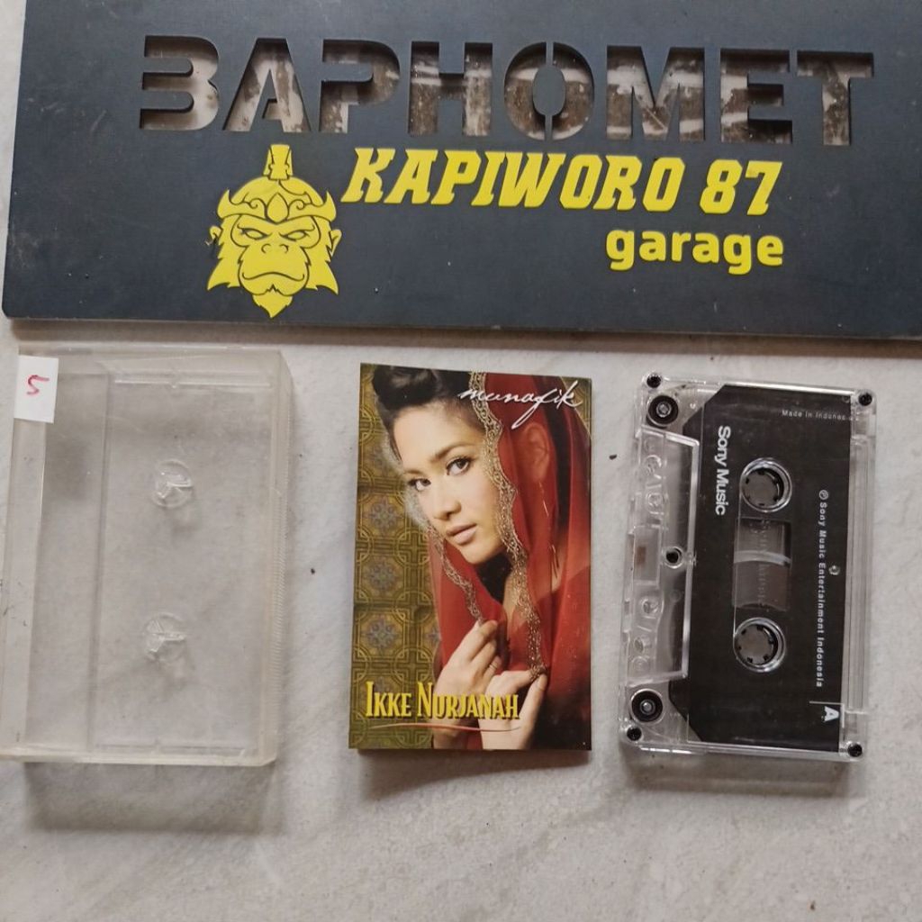 kaset pita,,,IKKE NURJANAH,,MUNAFIK