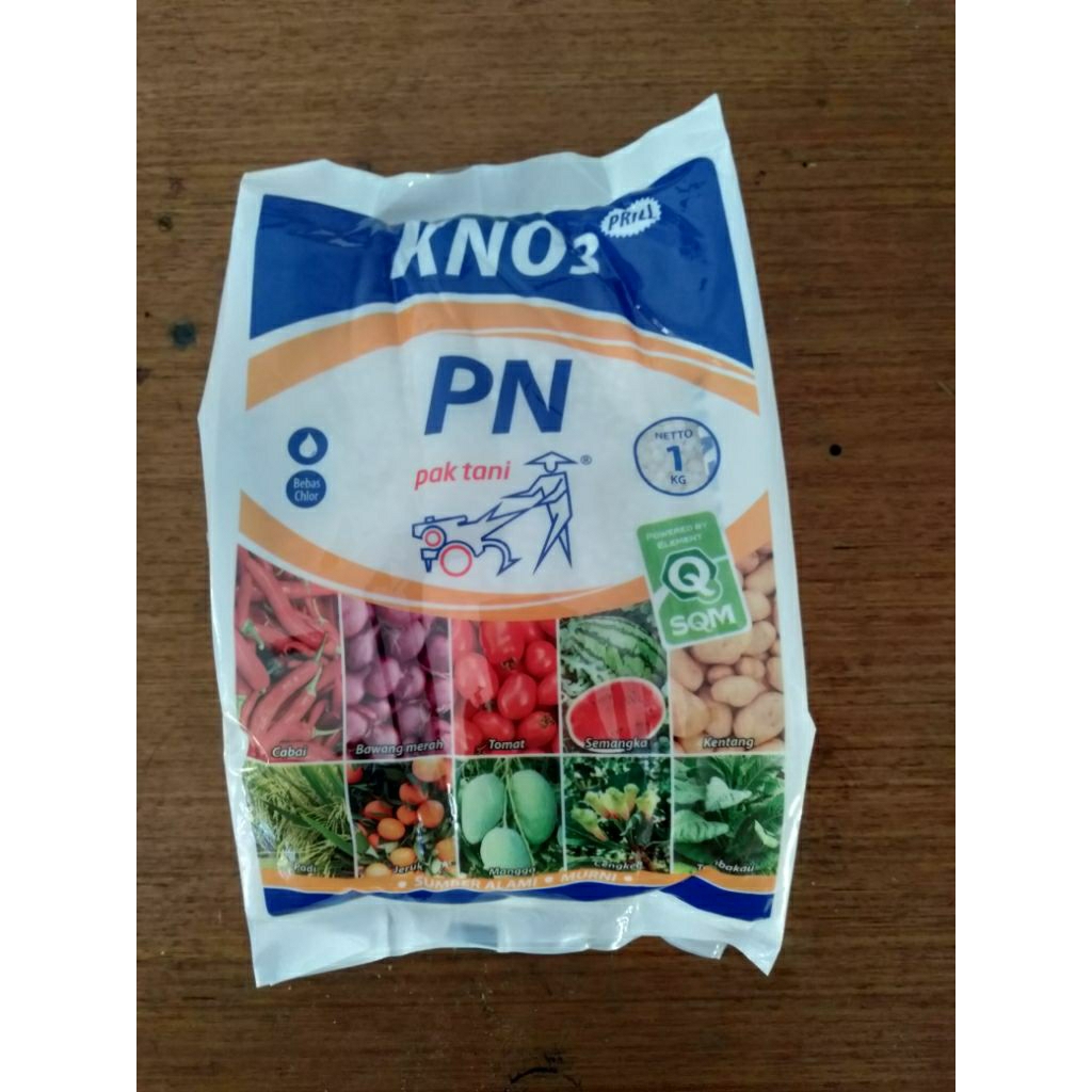 Pupuk KNO3 Pak Tani/1 kg kandungan unsur haranya Nitrat ( NO3 ) : 23 %, Kalium ( K2O ) : 45 %