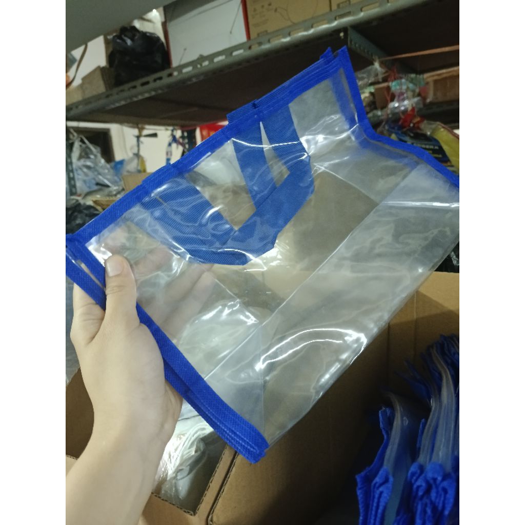 

Tas Mika Transparan uk 25x12x20 totebag hampers / tas souvenir list biru l tas hampers mika bening list biru murah