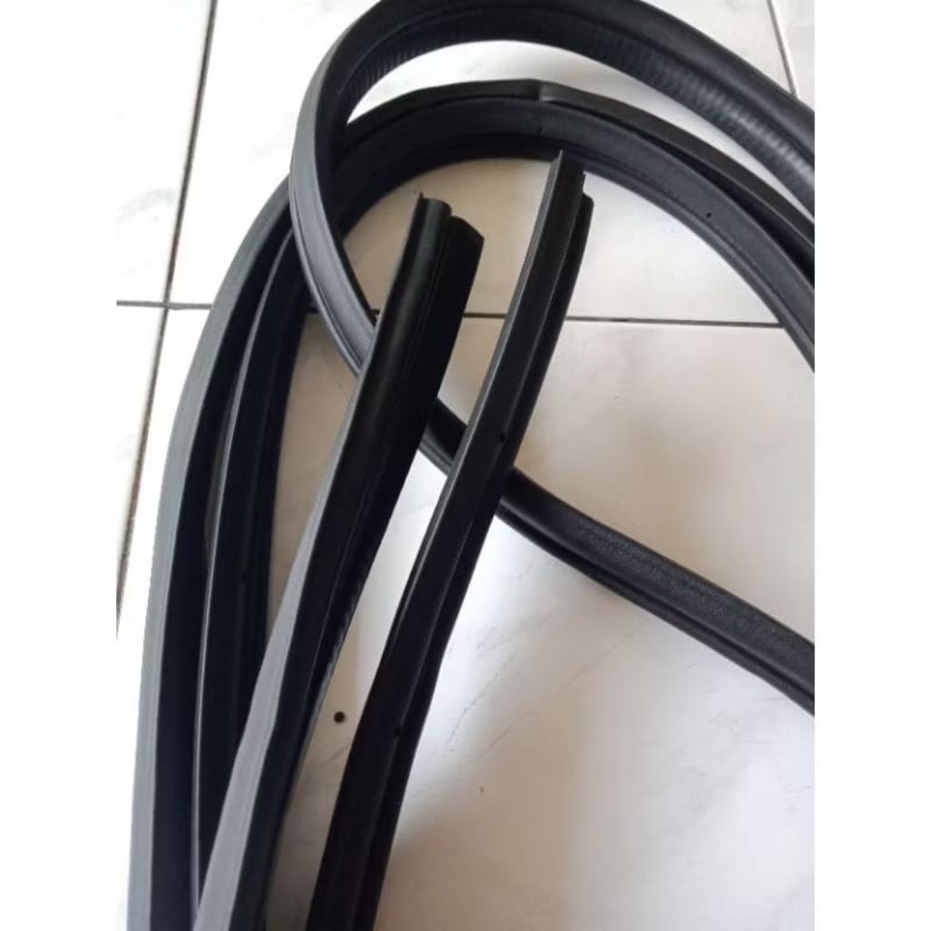 karet bagasi karet pintu bagasi belakang Toyota Daihatsu Avanza Xenia