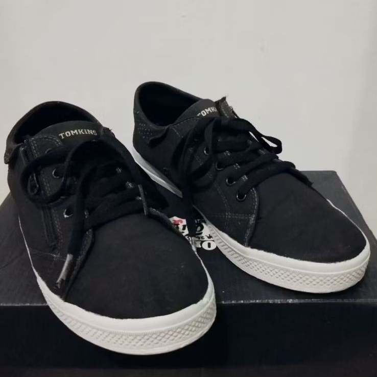 Preloved TOMKINS sepatu size 39 / sepatu sekolah / sepatu kerja kuliah second