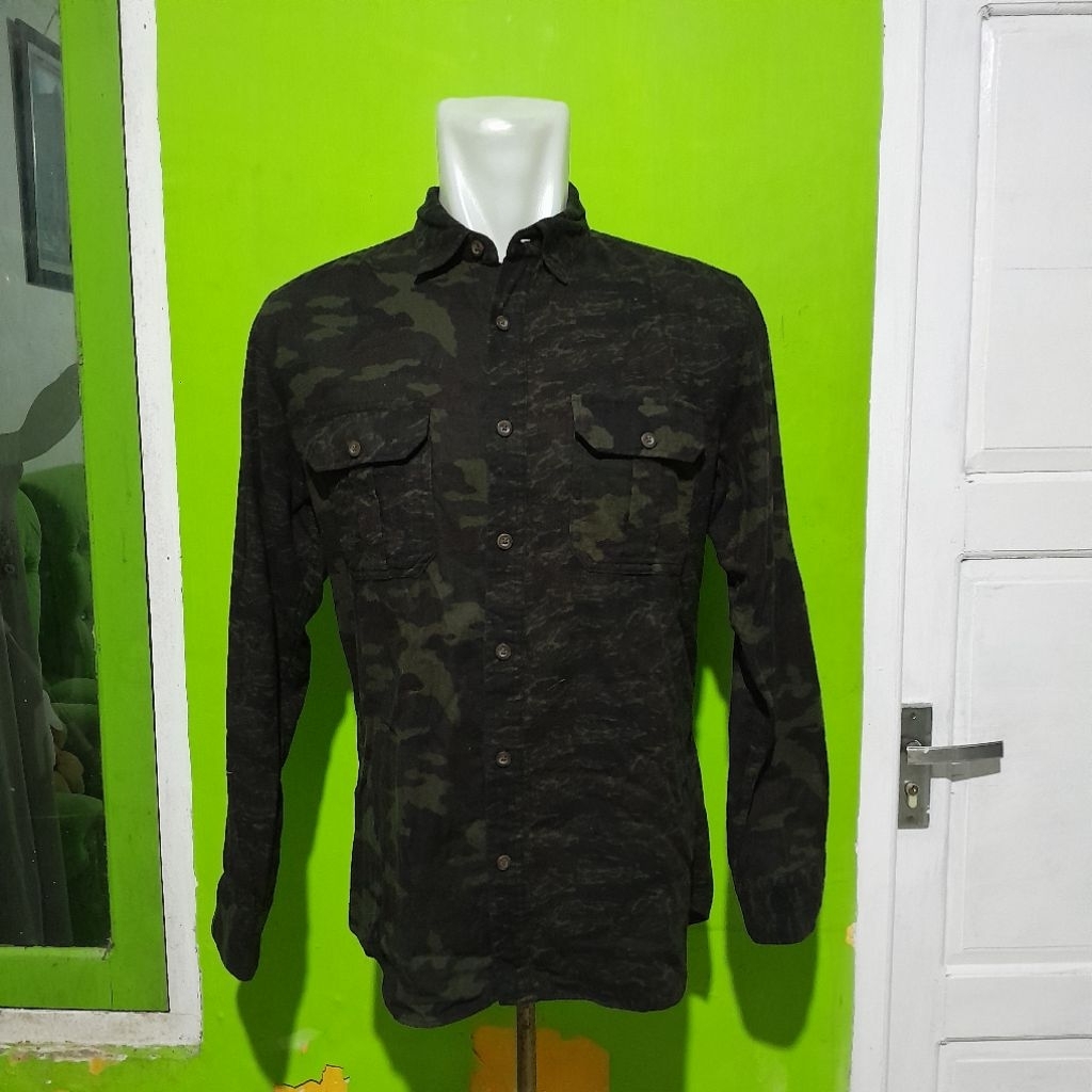 UNIQLO CAMO FLANEL