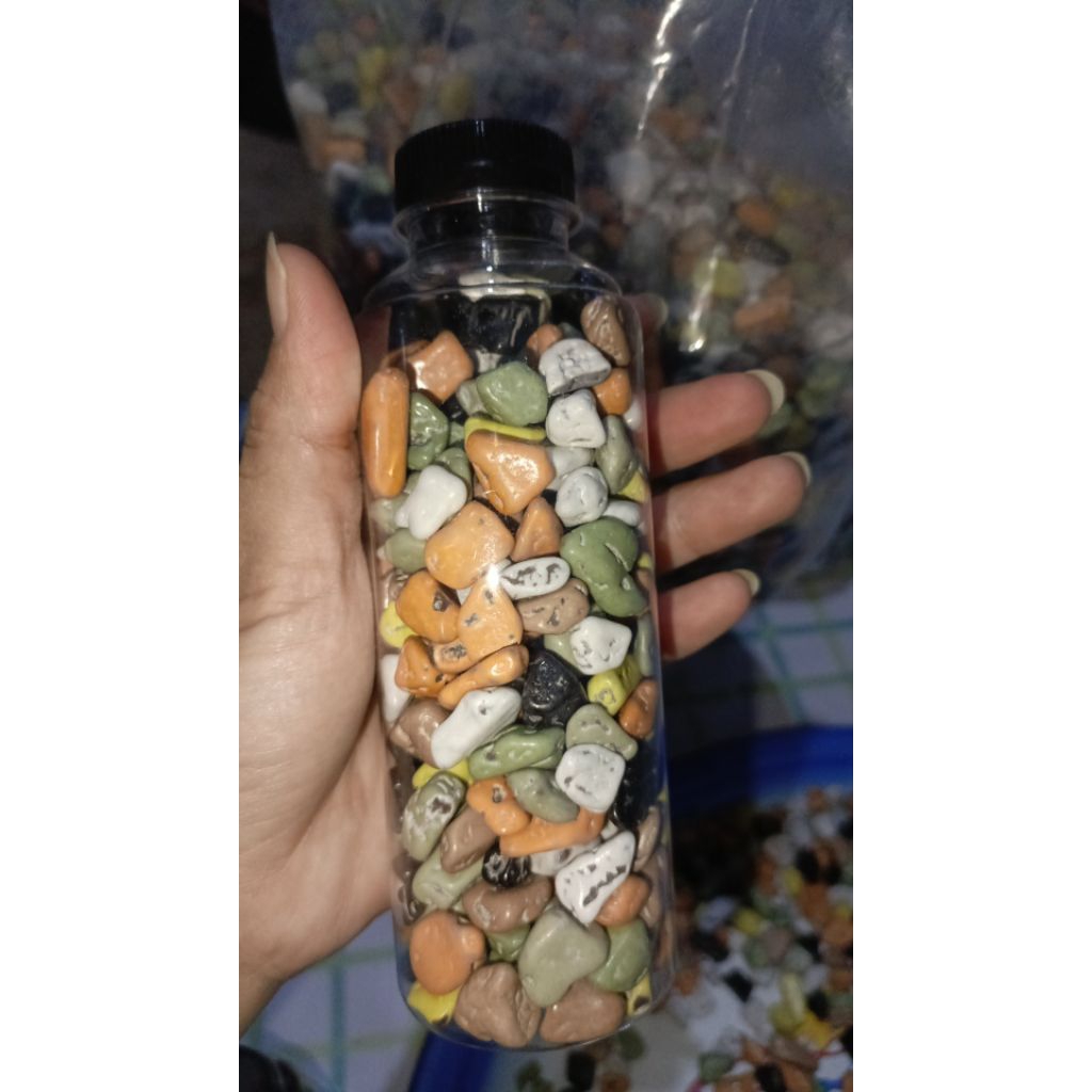 

Cokelat Batu kerikil atau Chocolate Stone Dragees.