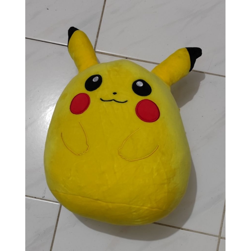 Squishmallow Pikachu
