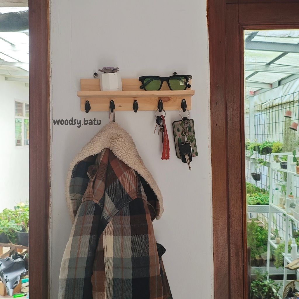 Tempat Gantungan Dinding Serbaguna Estetik Bahan Kayu Palet