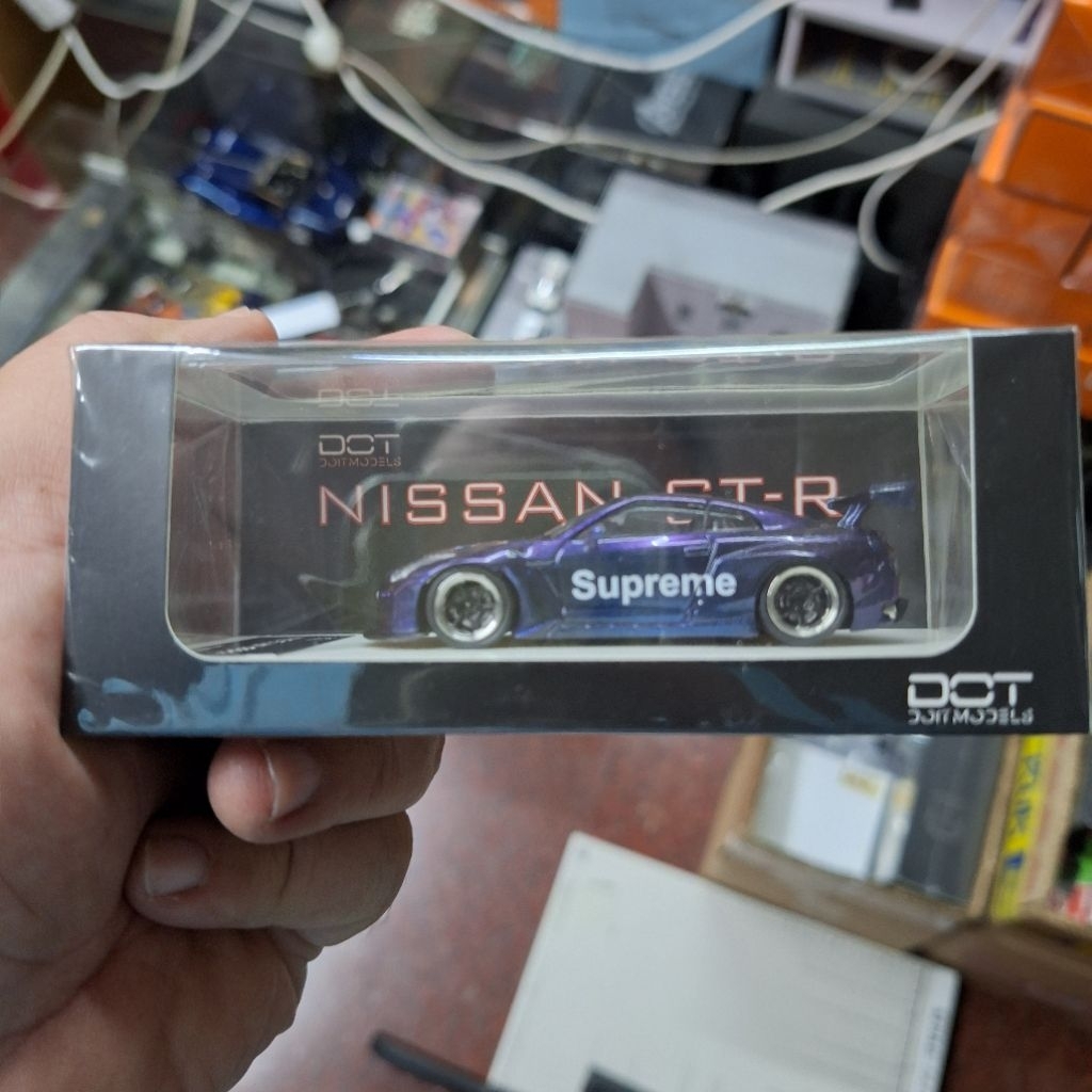 DOT Diecast Model Skala 64 Nissan GTR R35 Chameleon Blue Supreme