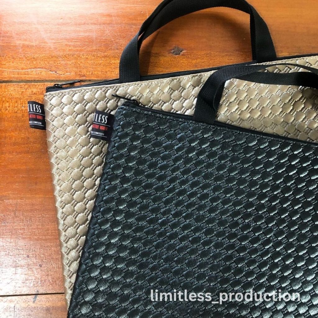 

Limitless - Anyam Document Bag Ukuran Folio (f4) / Map Dokumen / Folder Map Agenda dan Seminar Bahan Vinil Anyam Anti Air dan Tebal