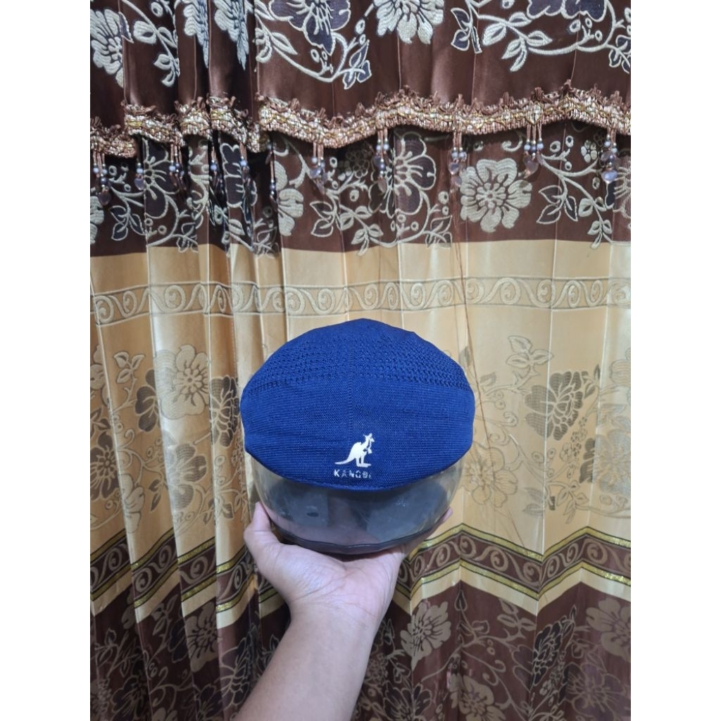 topi pelukis kangol