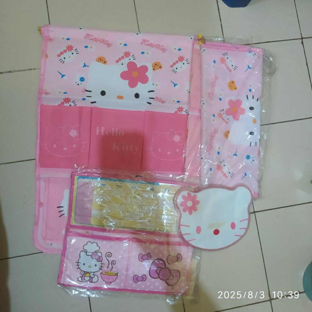

gantungan dinding/organizer Hello Kitty (bundling)