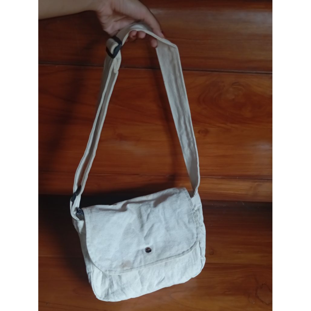 PRELOVED TAS SKENA PUTIH BW