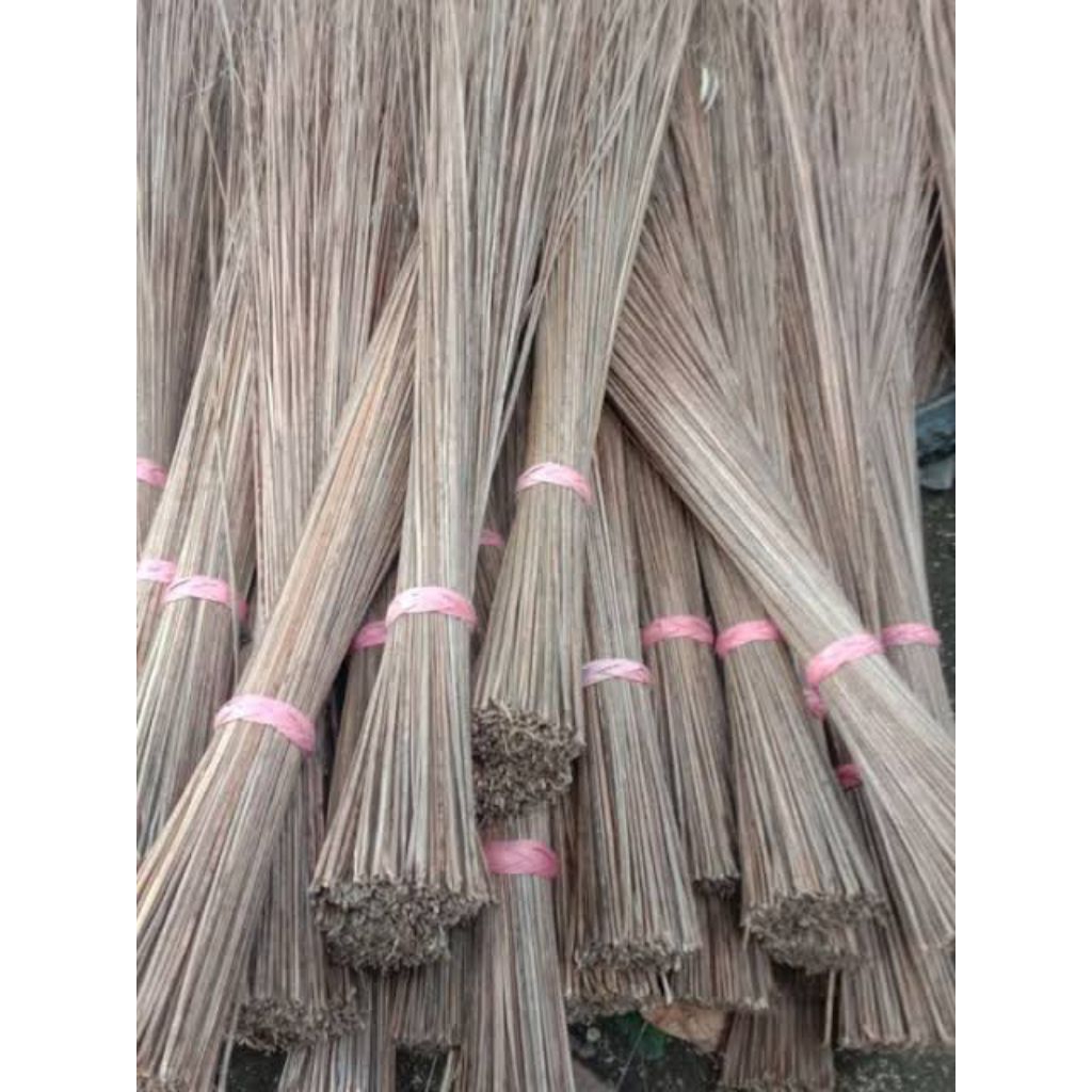 Sapu Lidi Pohon Kelapa Alat Pembersih Halaman Rumah | Piring Anyaman Lidi