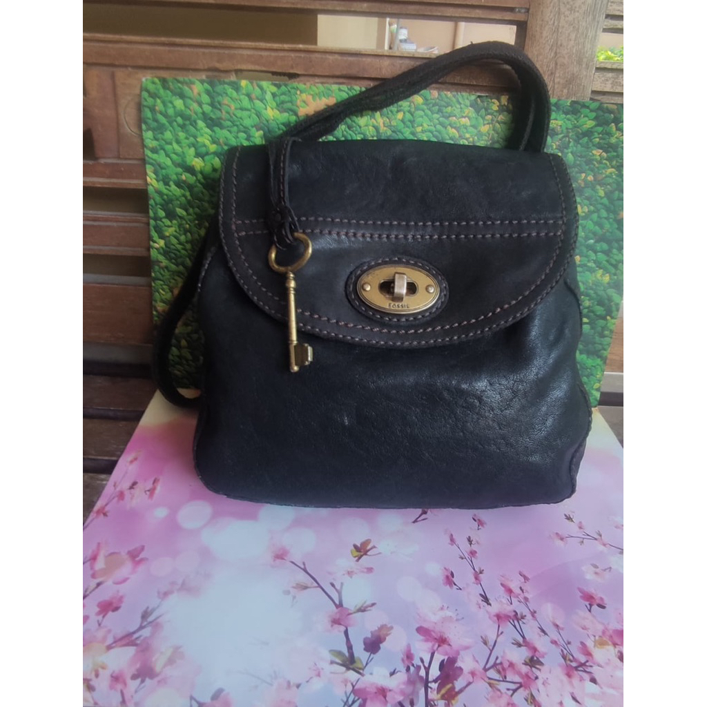 Preloved Tas Fossil Carson Hitam