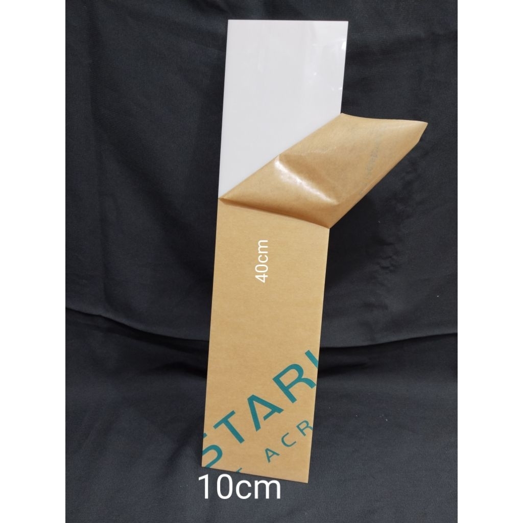 

Lembaran Akrilik putih susu Tebal 2mm 10cm x 40cm