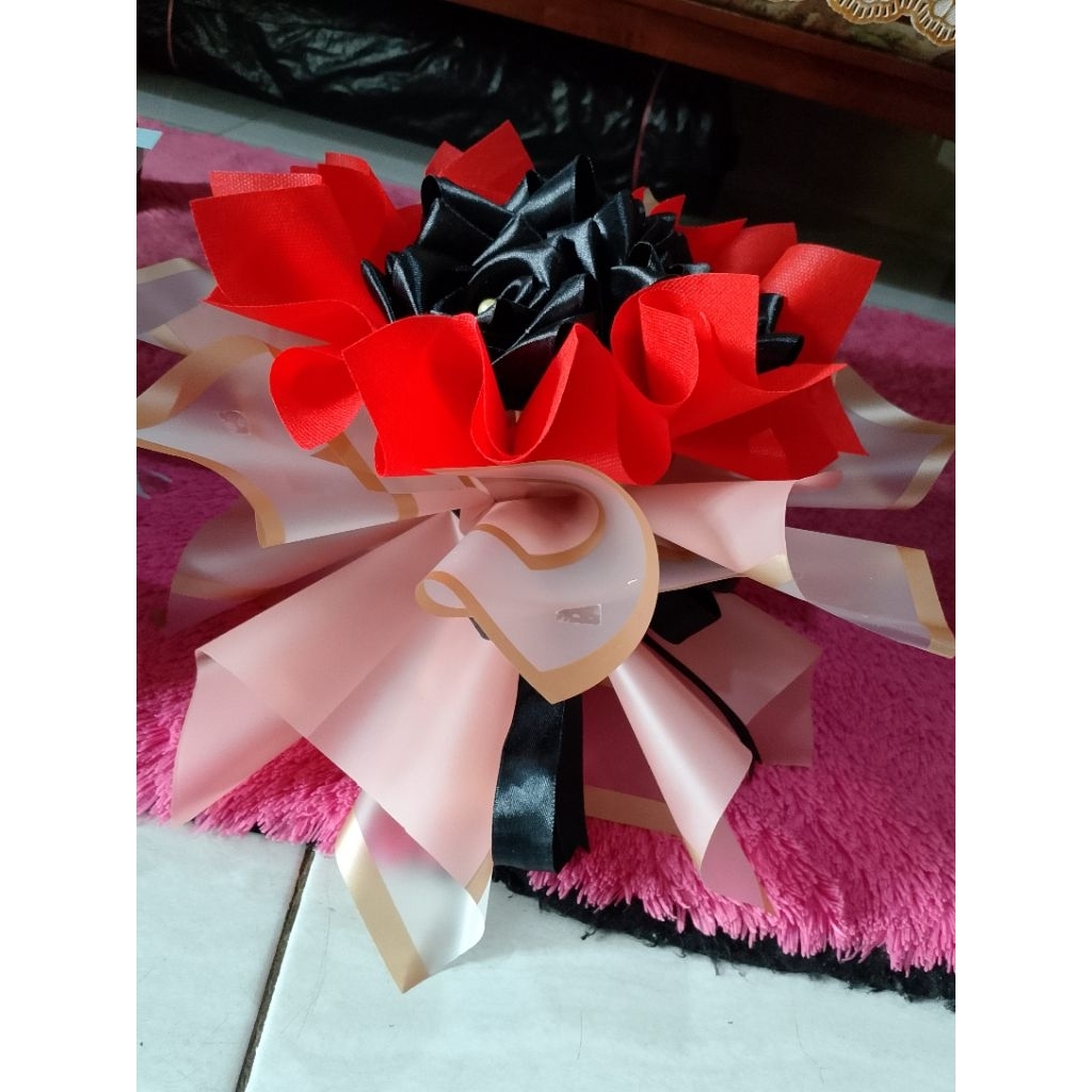

Round bouquet pita satin 3 kuntum