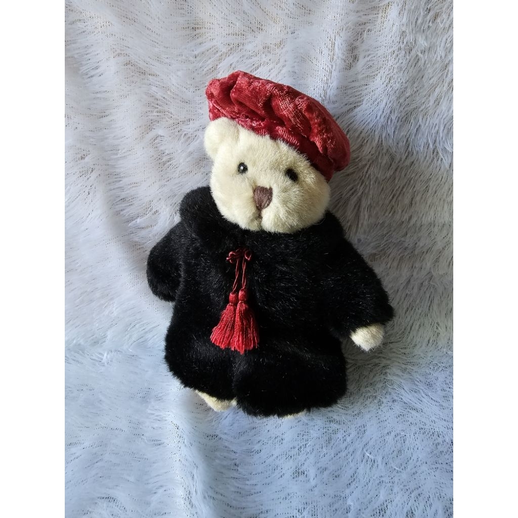 Teddy Russ Kostum Cantik Mewah