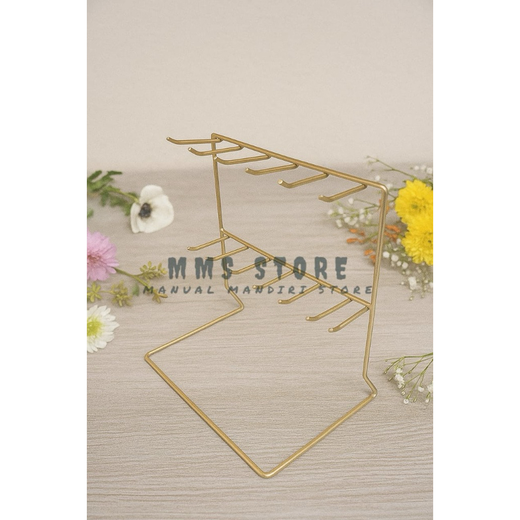 Rak display aksesories ini terbuat dari baja besi dengan ukuran 40x25x16cm.  Ketebalan besi 4,5ml di