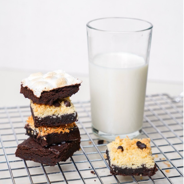 

Fudgy brownies Premium Coklat Lumer Brownies Panggang Namubakes 18x18cm Kue Ulang Tahun Gift