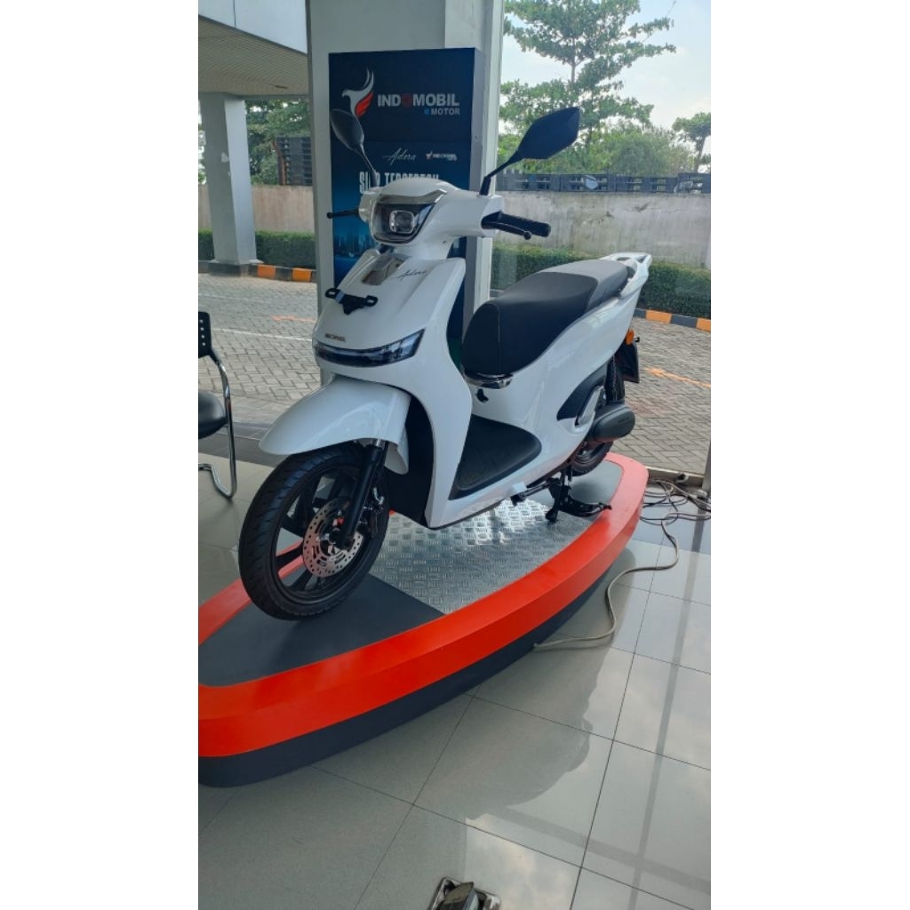 Yadea E8S Pro Skuter Listrik - Baterai Graphene 72V38Ah