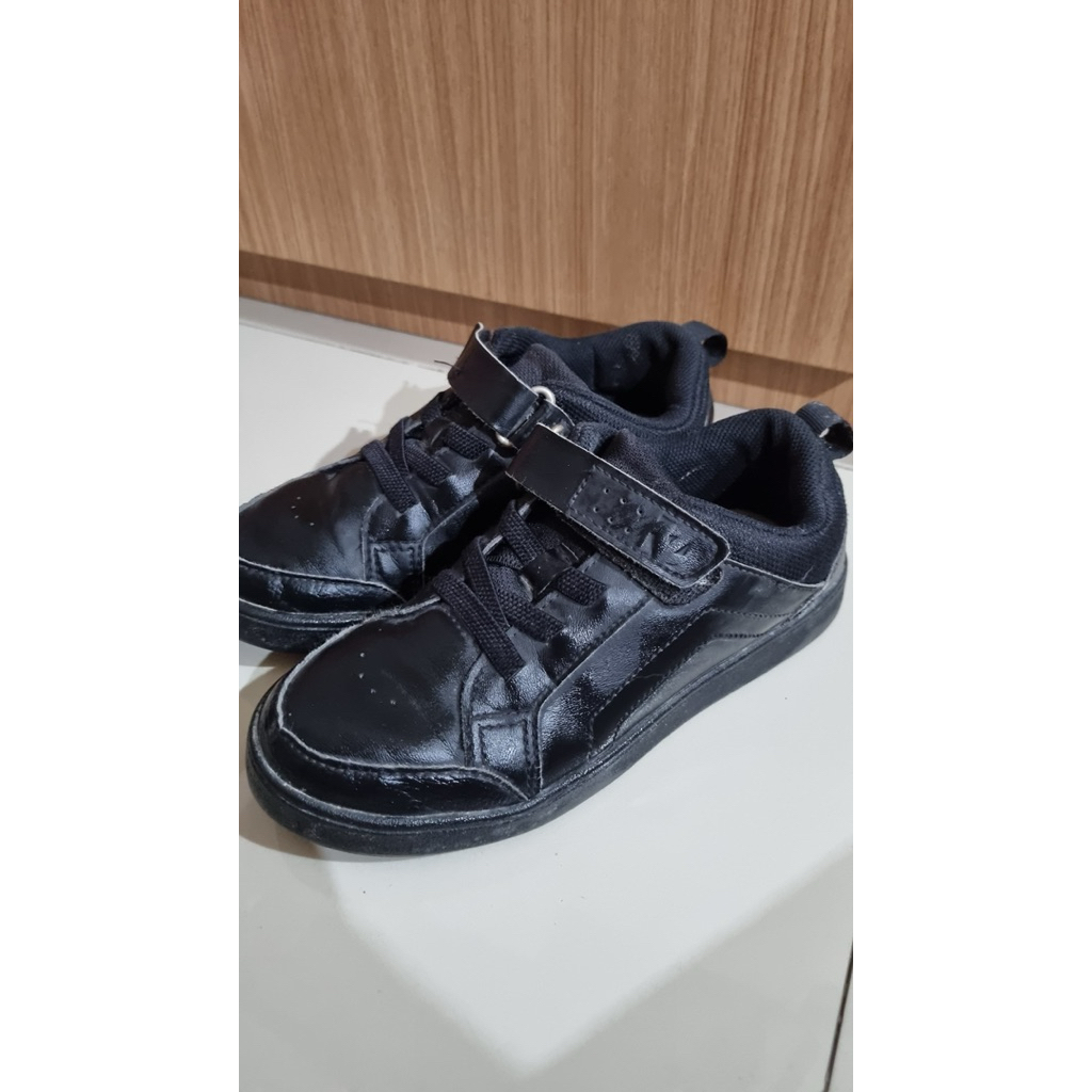 Preloved Sepatu Sekolah Toezone