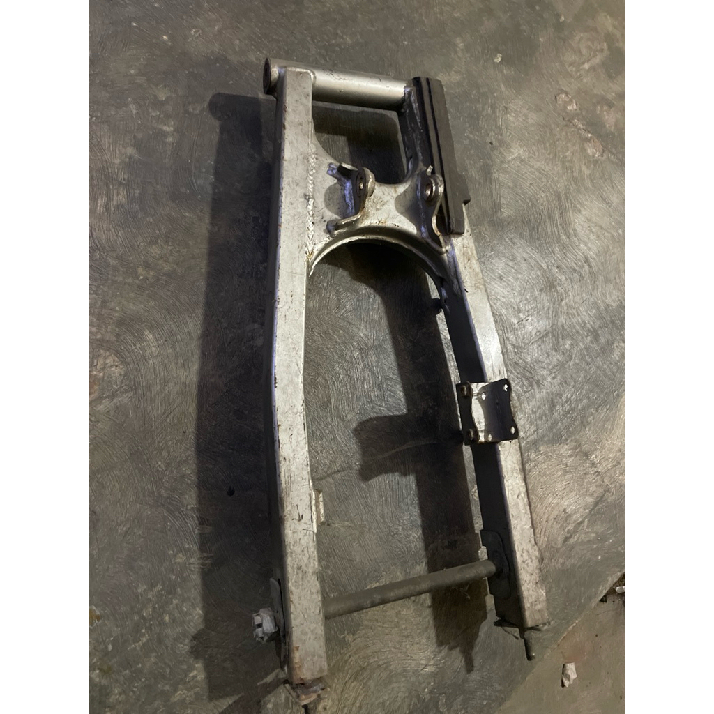 SWING ARM KAWASAKI KLX SASIS KAWASAKI KLX 150 L ARM KLX 150 ORIGINAL COPOTAN MULUS