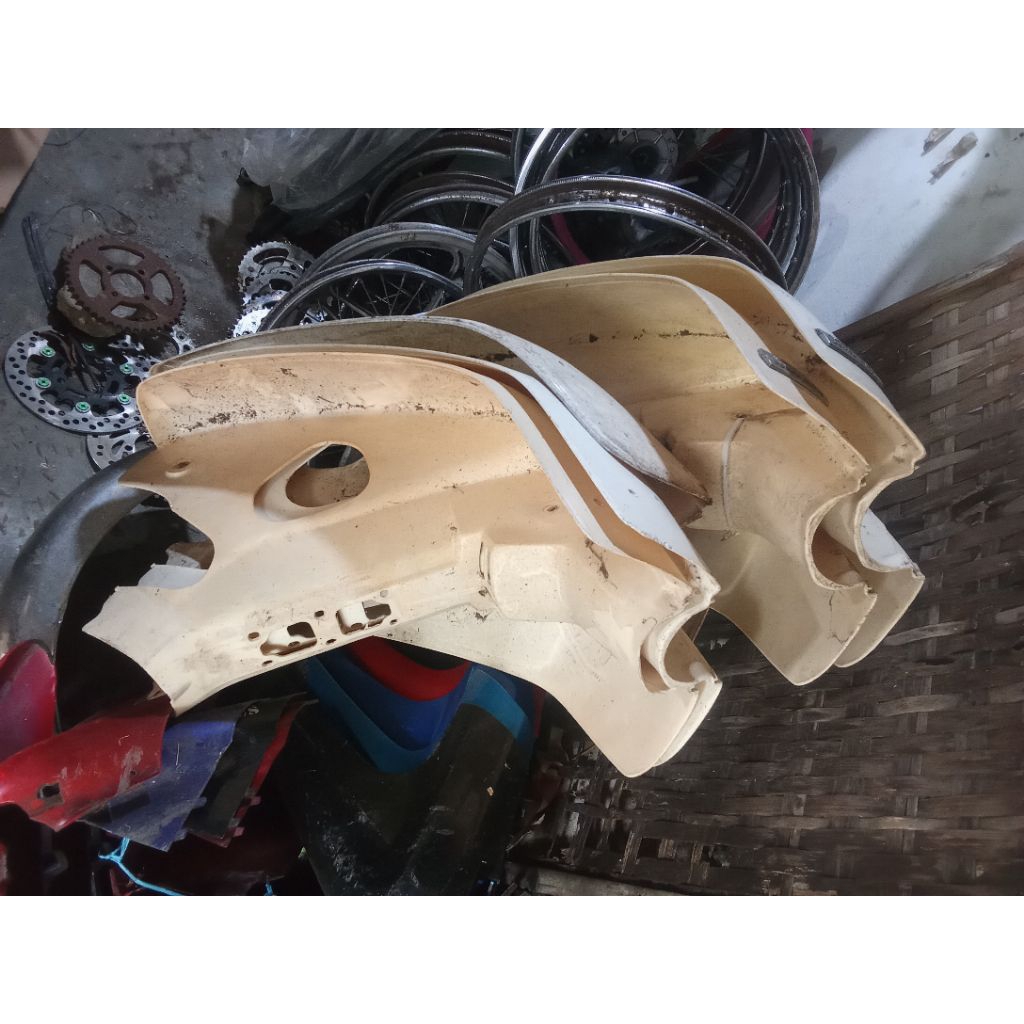 lesing sayap Honda star Astrea 800 original copotan warna putih