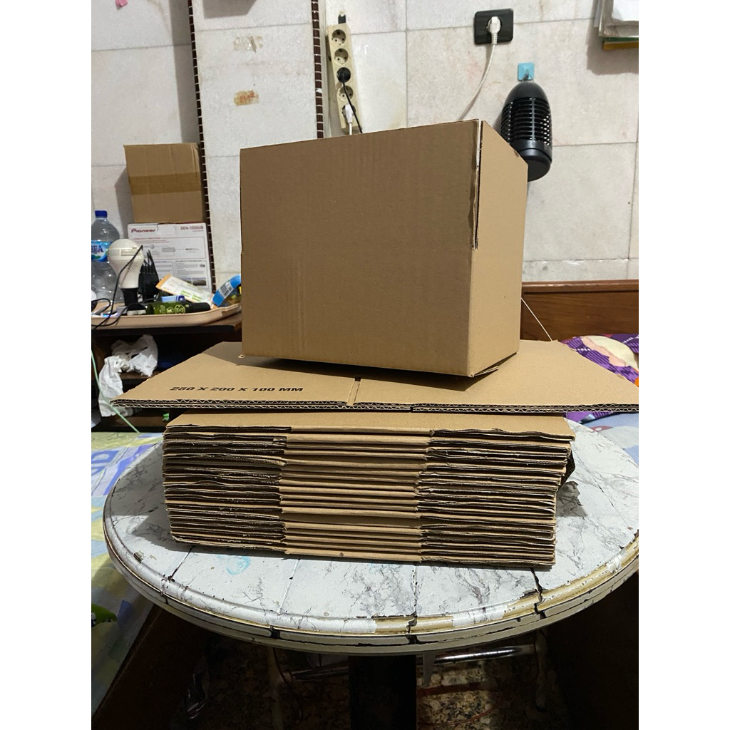 

Karton Packing // Kardus Packing // Box Packing // Karton Kraft // Box Kraft // Box Kraft Kotak // Kardus Coklat untuk Online Shop