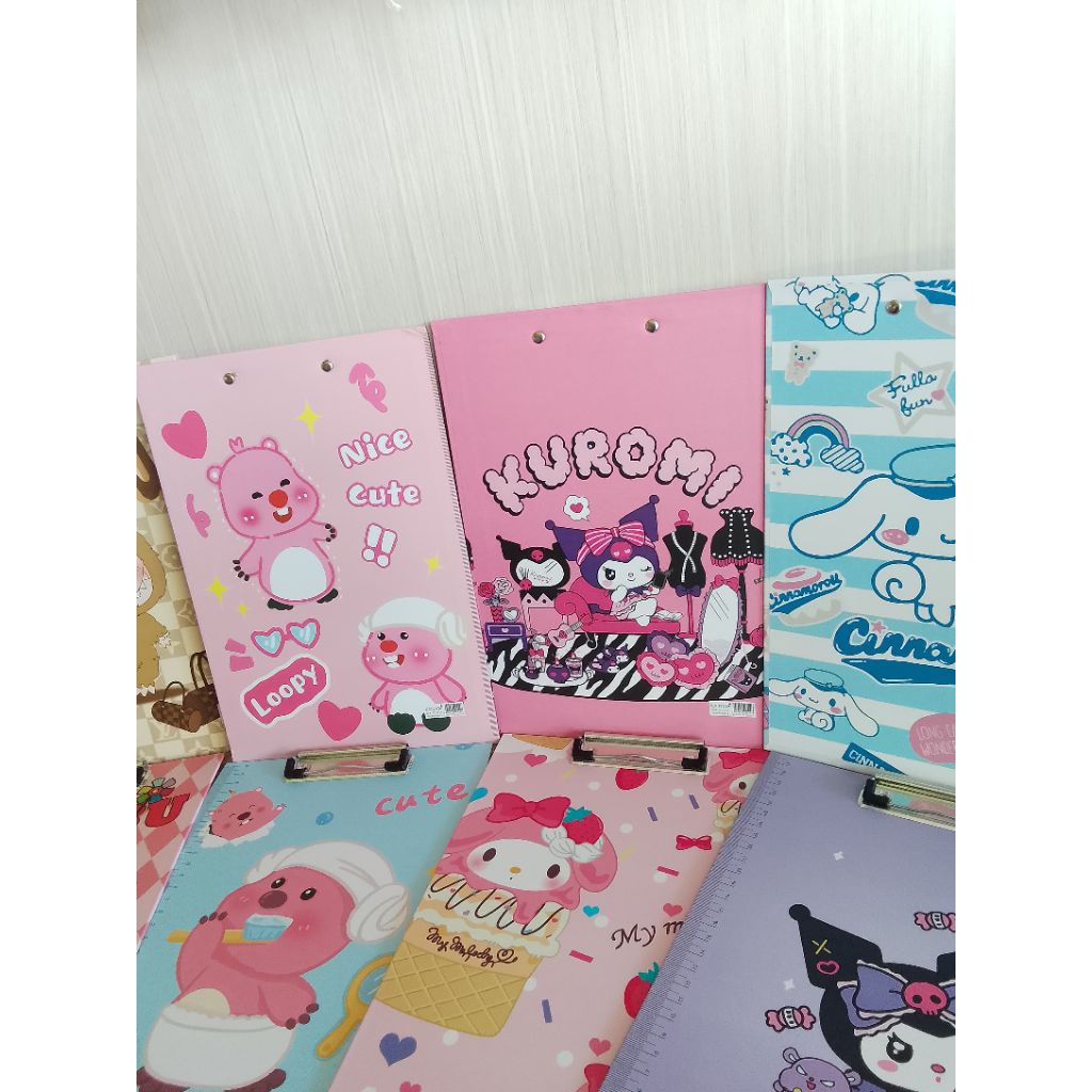 

CLIPBOARD KARAKTER KUROMI MELODY CINNAMON ROLL LABUBU DLL / PAPAN JALAN / CLIPBOARD UJIAN / PAPAN DADA