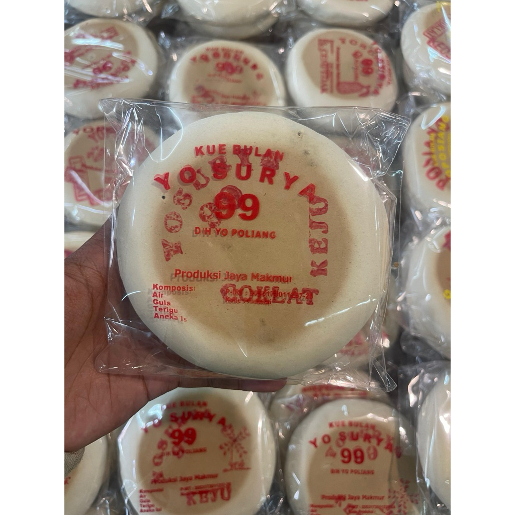 

Kue Bulan Yopolian Coklat,Keju, durian, biji jambu, bapiah– Kue Tradisional Imlek Isi Coklat Nikmat 1 Pcs