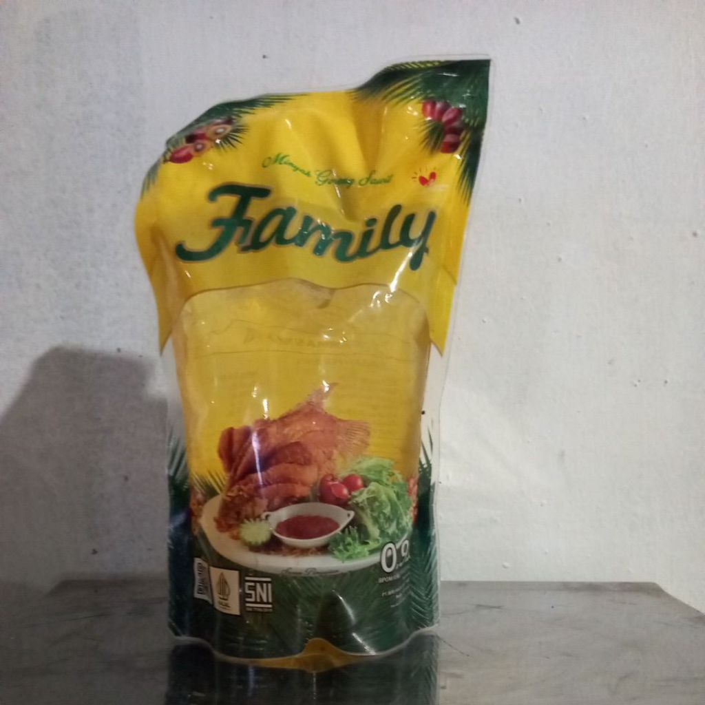 

MINYAK FAMILY 900ML 1 DUS ISI 12 POUCH
