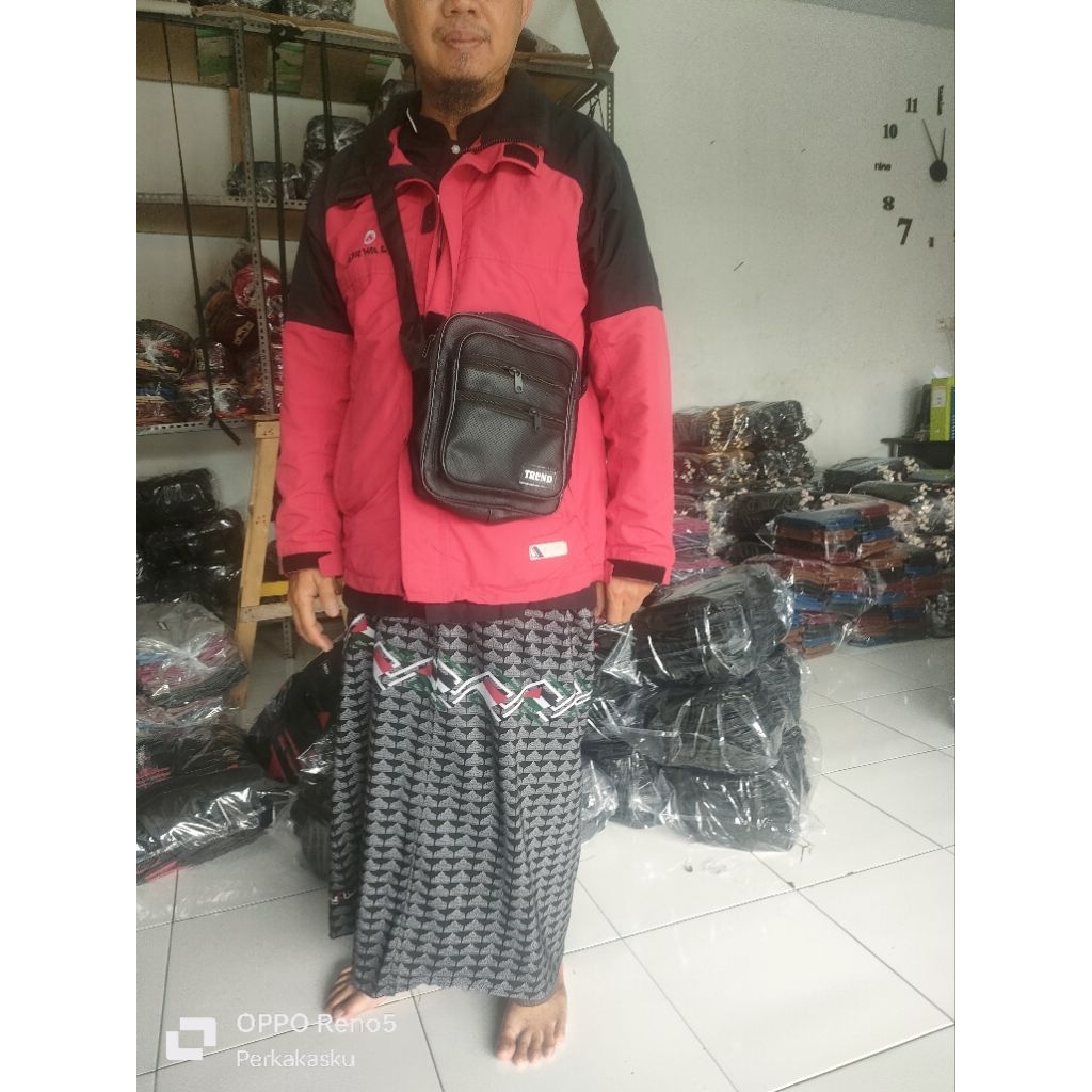 Tas Jalan-jalan / Tas slempang pria / tas serbaguna