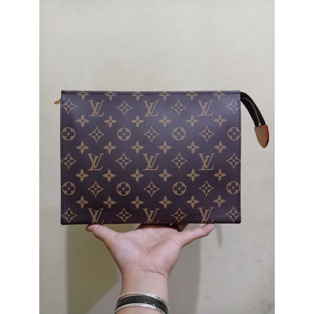 LV Toiletry Pouch 26 Monogram 2022 Preloved