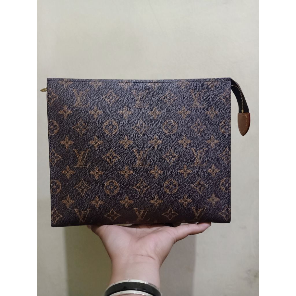 LV Toiletry Pouch Monogram 2016 Preloved