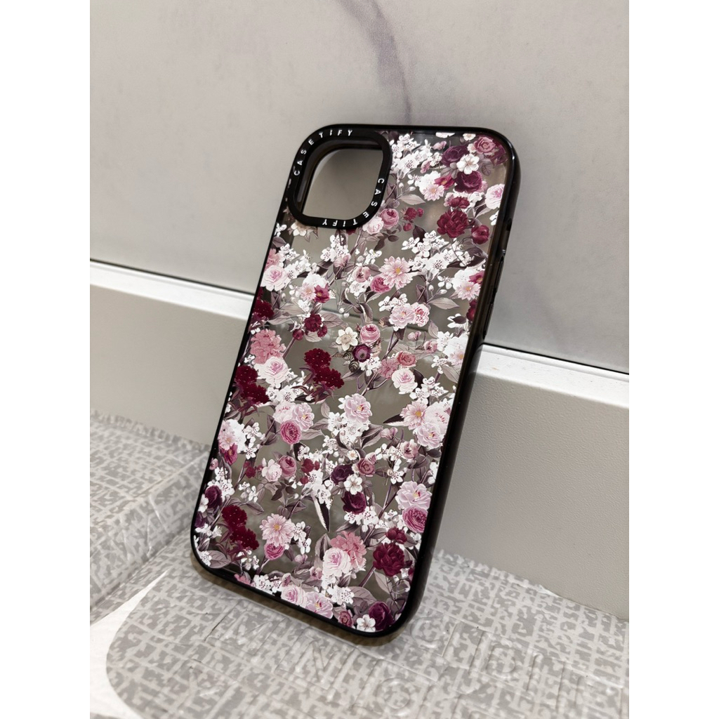 Preloved casing iphone 15+ casetify po china (like original realll) ga jauh beda sama aslinya, prelo