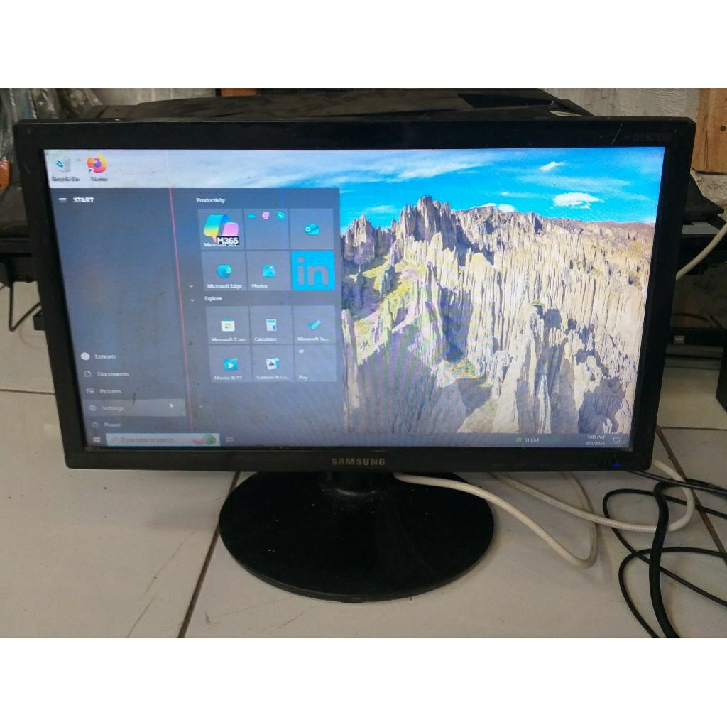 Monitor Komputer Samsung 19inch Garis Sesuai Gambar Terimakasih