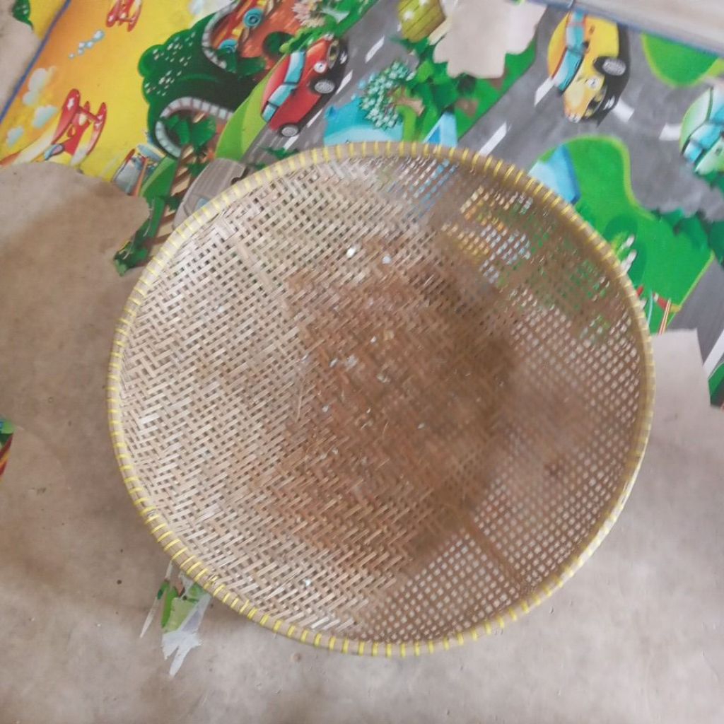 nyiru/anyaman  bambu