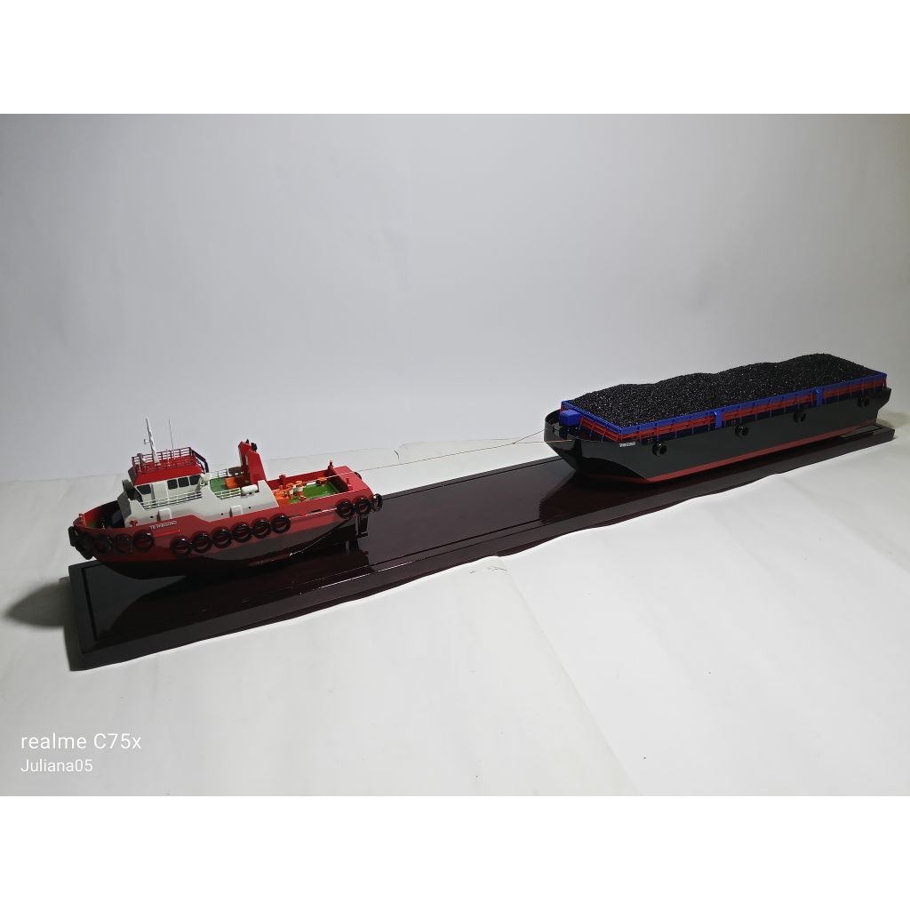 miniatur kapal tugboat dan tongkang satu seat