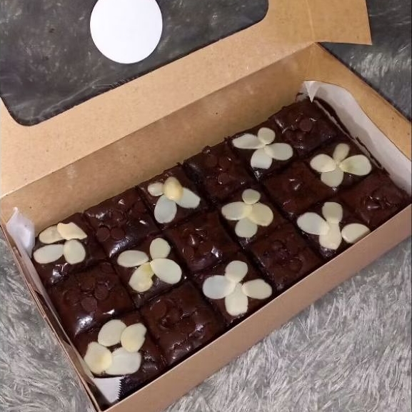 

Fudge Brownies Mix Topping (20*10)