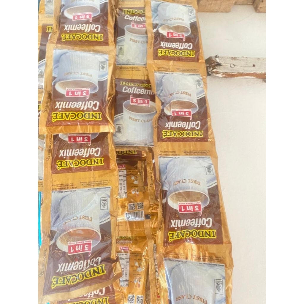 

Indocafe Coffemix Renceng isi 10 sact
