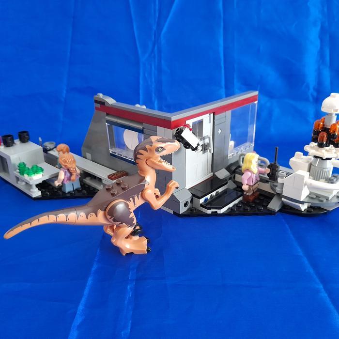 LEGO 75932 Jurassic Park Velociraptor Chase (Jurassic World)