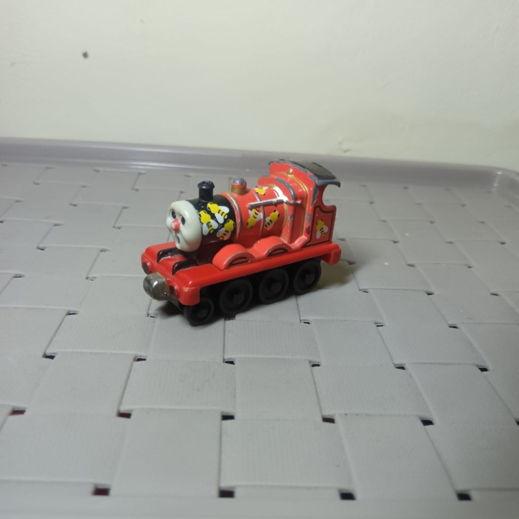 Preloved Thomas & Friends James Magnet