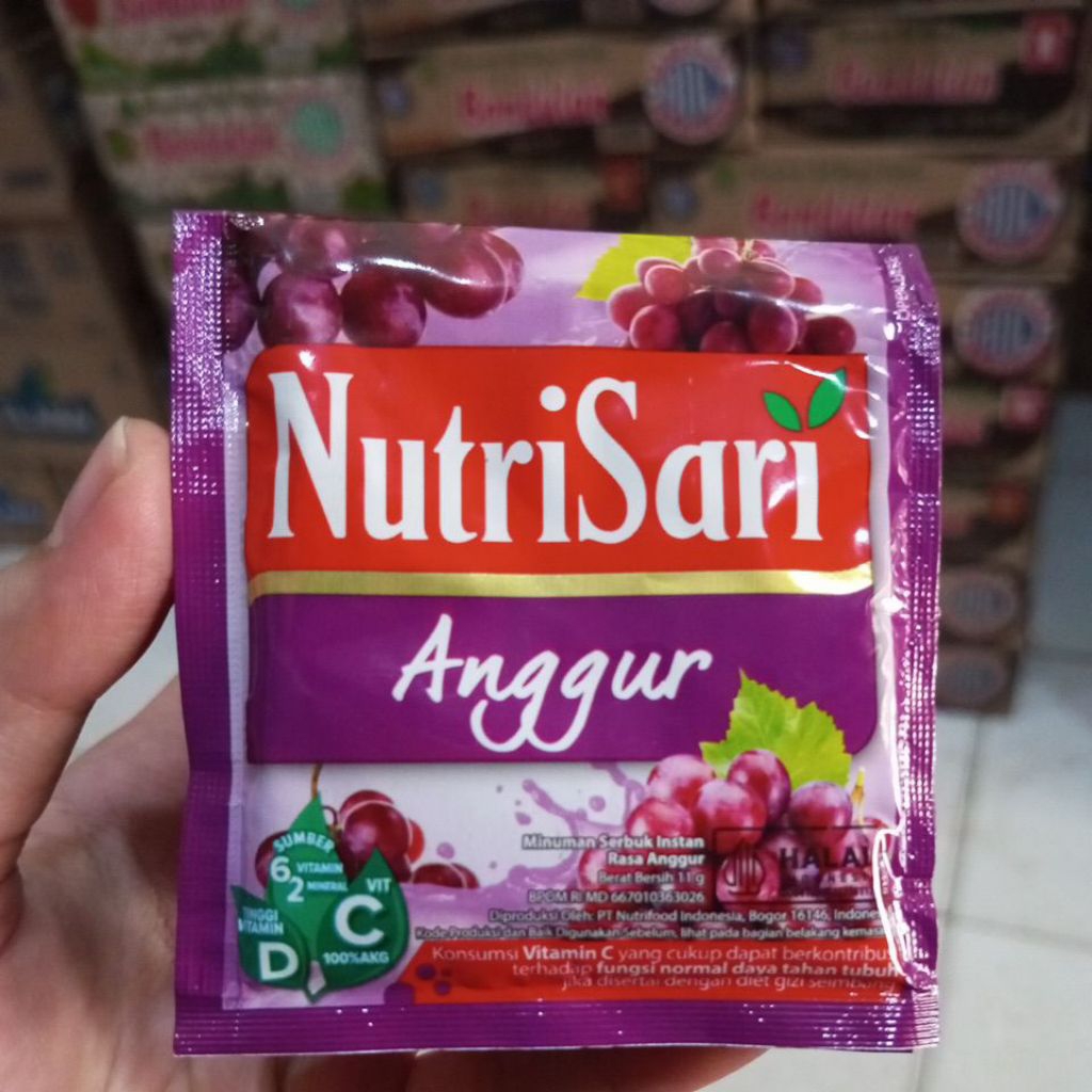 

Nutrisari anggur sachet 1 renceng isi 12 sachet / minuman Nutrisari blackcurrant