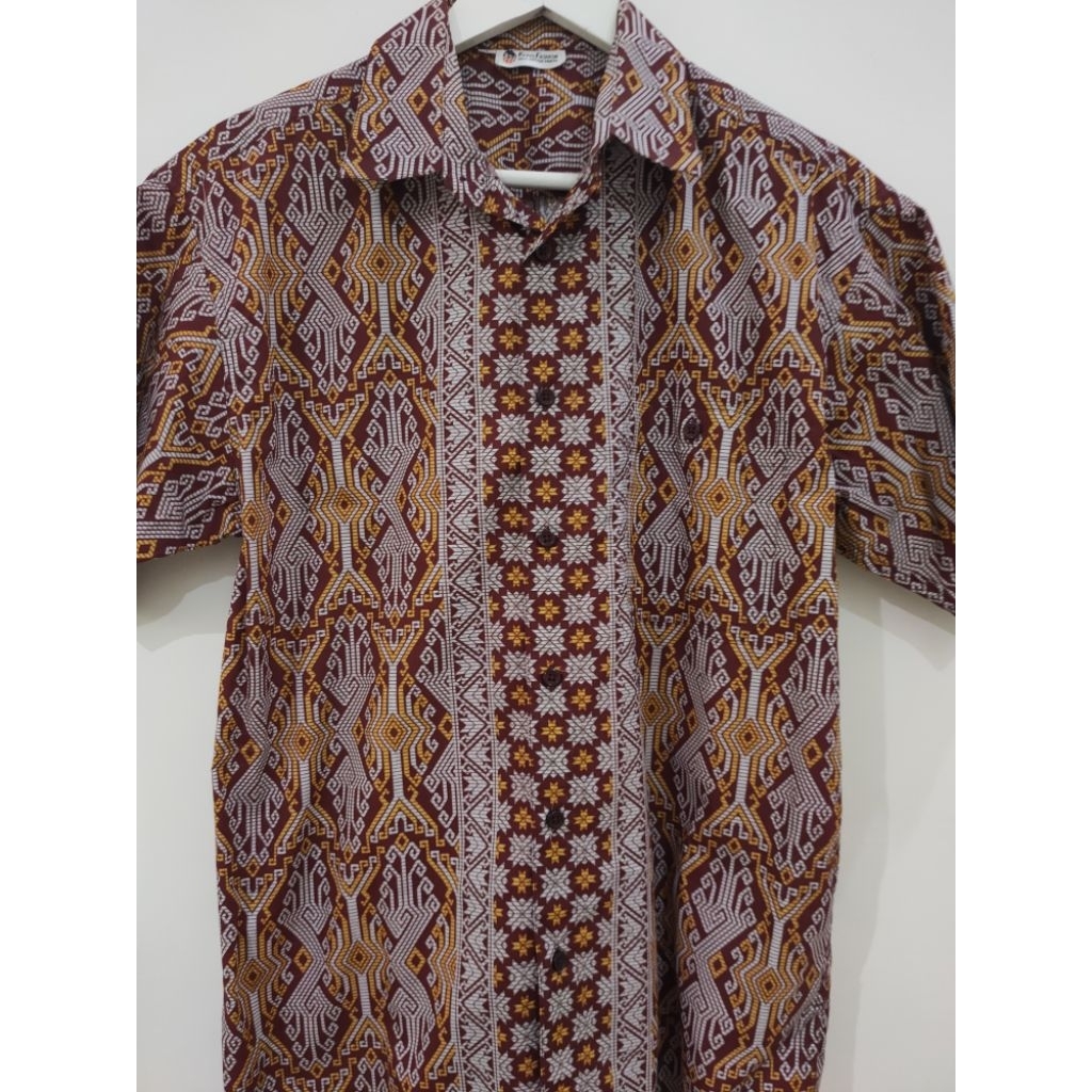 Batik kemeja tangan pendek dari Keris Fashion pria. Preloved dengan kondisi sangat baik seperti baru