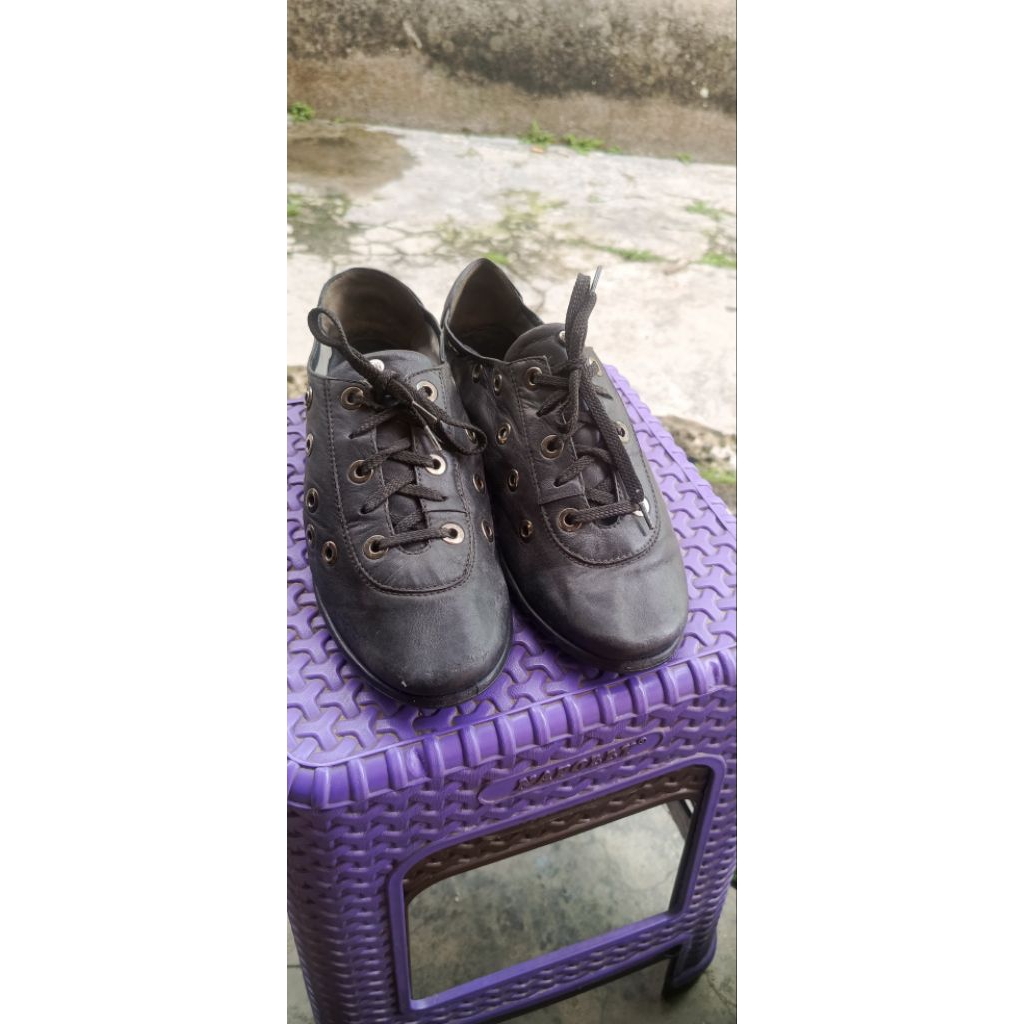 sepatu Stuart Weitzman