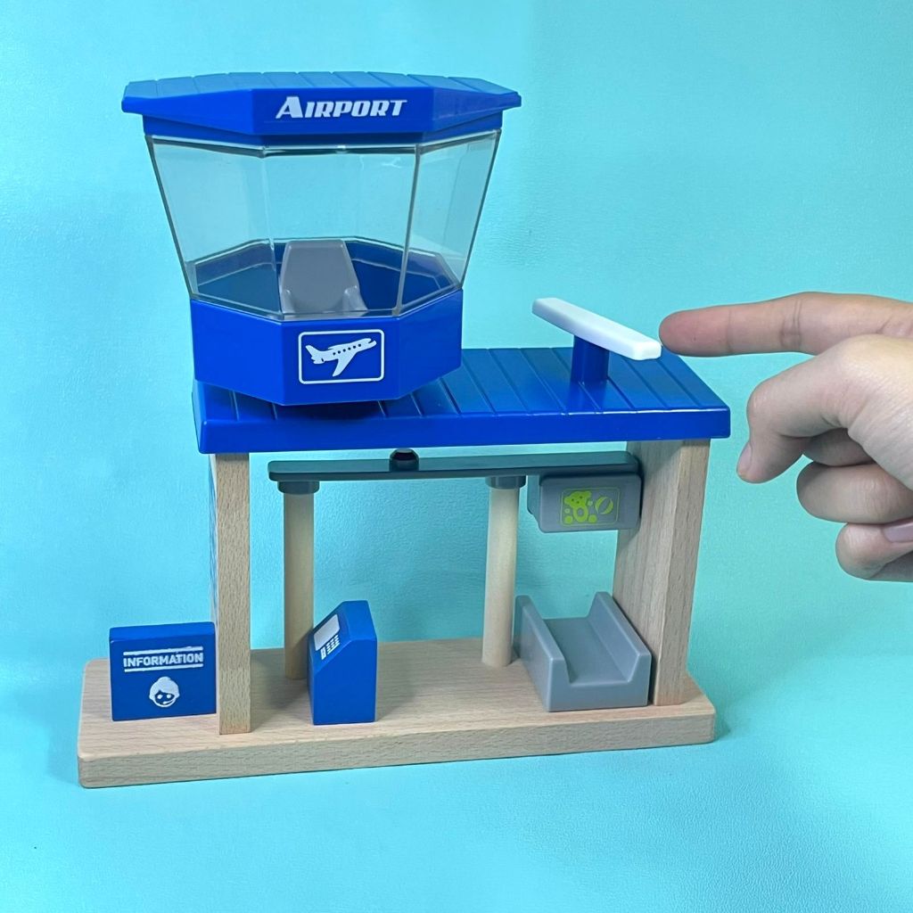 Miniatur bandara pesawat terbang mainan diorama kota untuk track rel kayu