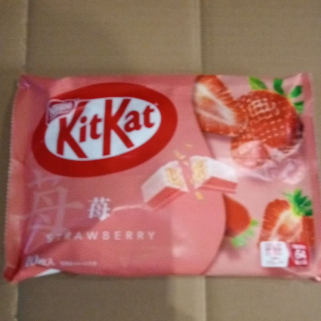 

Nestle KitKat strawberry dari jepang