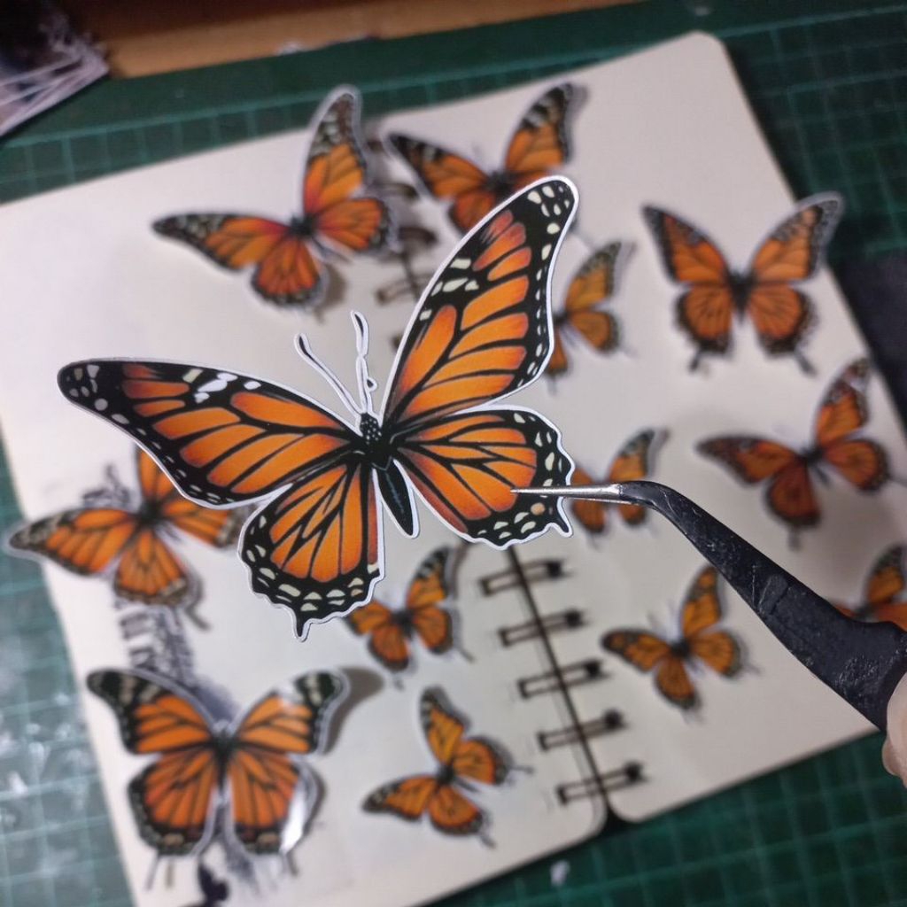 

ARTDOESWORK Autumn butterflies stiker glossy