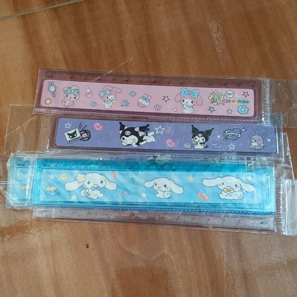 

Penggaris motif 15 cm (1 BIJI)