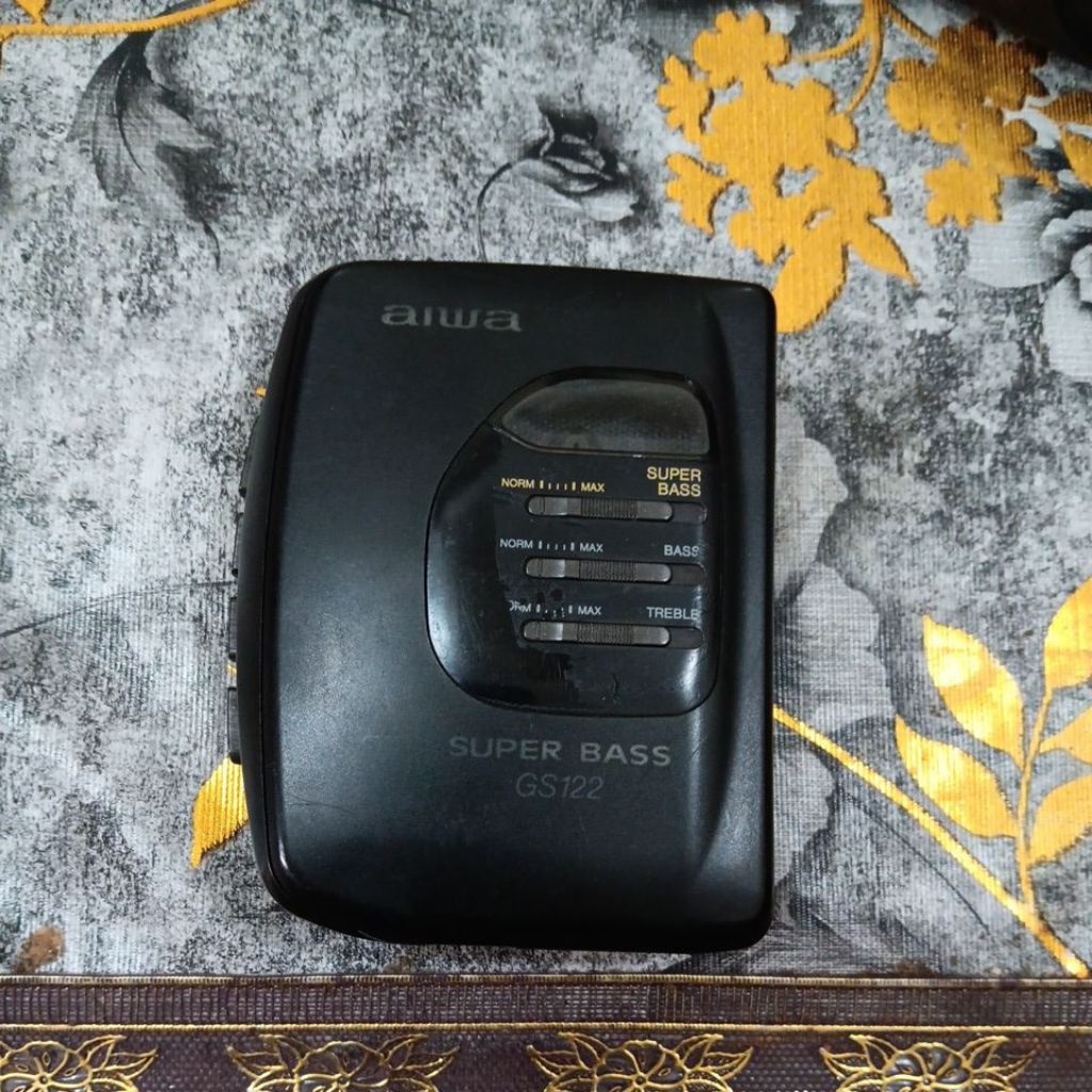 walkman pemutar kaset pita Aiwa GS 122 superbas
