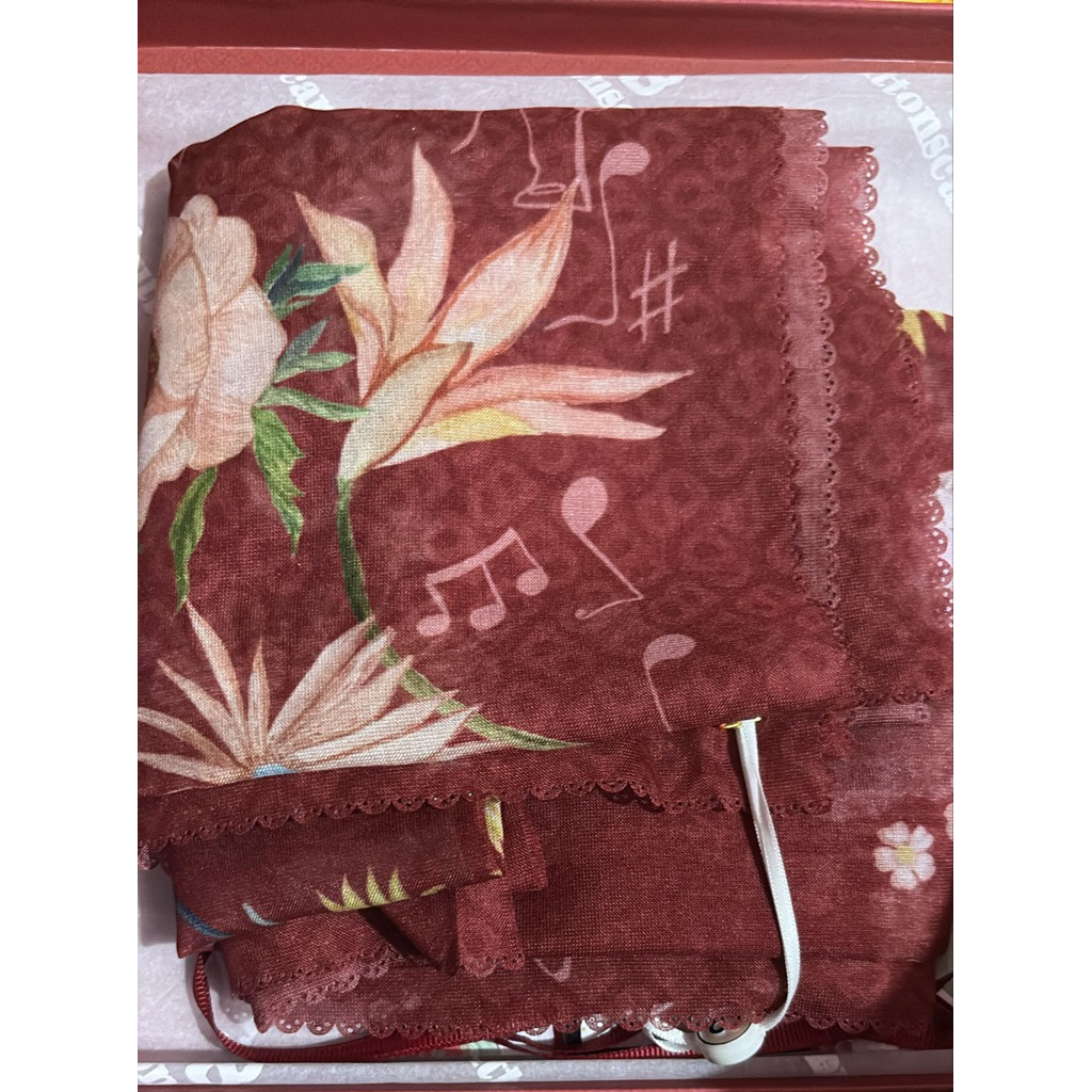 preloved Scarf buttonscarves x nada