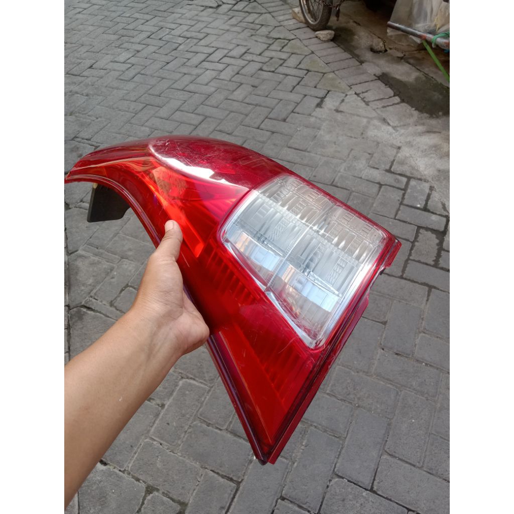 stoplamp kiri Avanza 2012-2015 ada minus dikit